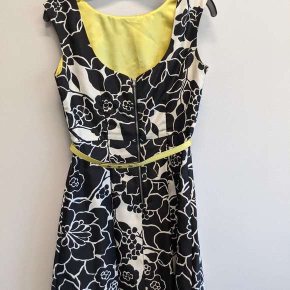 The Limited B/W floral dress with yellow belt - Picture 4 of 8